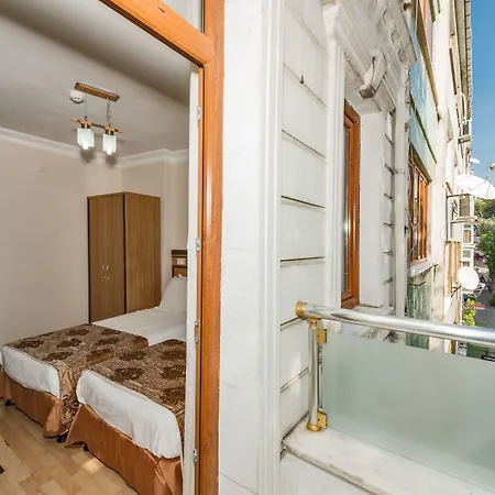 May Hotel Istanbul מלון 3*